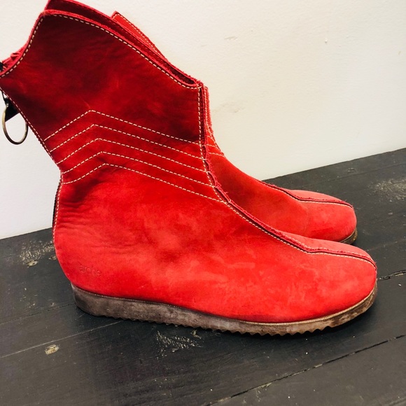 Boots - Picture 2 of 5